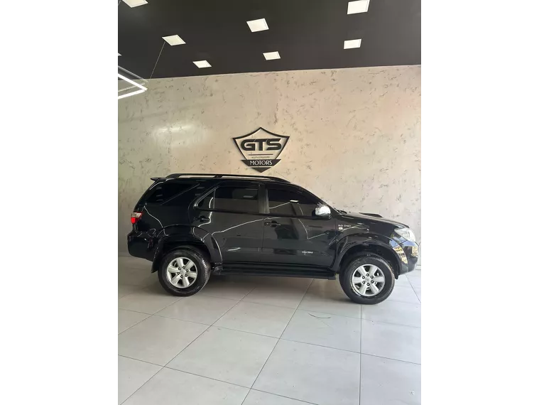 Toyota Hilux Preto 8