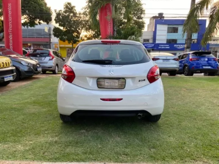 Peugeot 208 Branco 8