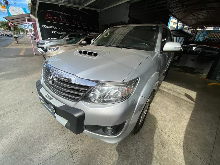 Toyota Hilux SW4 Prata 5