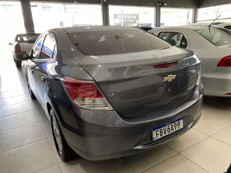 Chevrolet Prisma Cinza 3