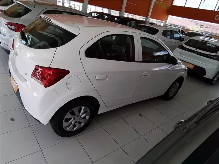 Chevrolet Onix Branco 3