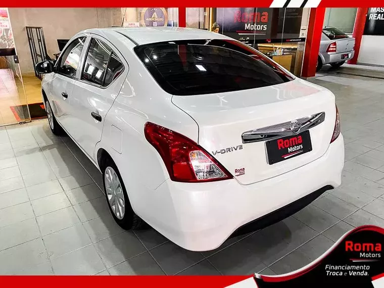 Nissan Versa Branco 3