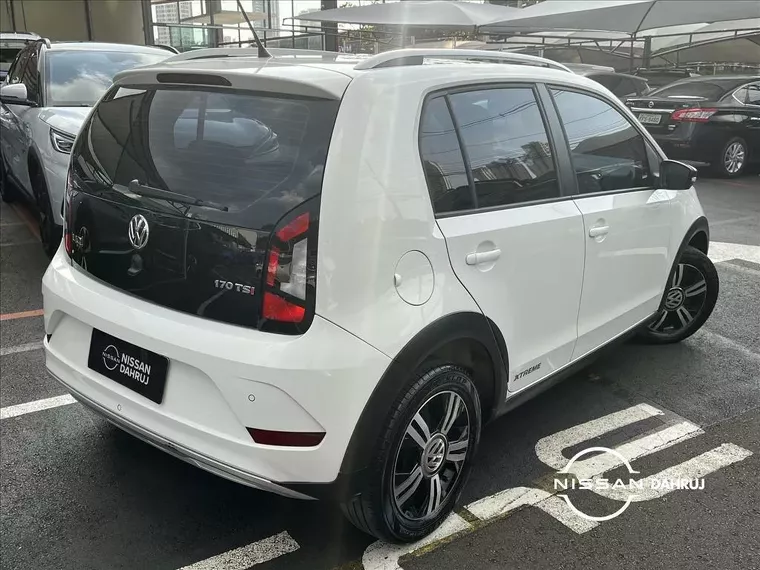 Volkswagen UP Branco 12