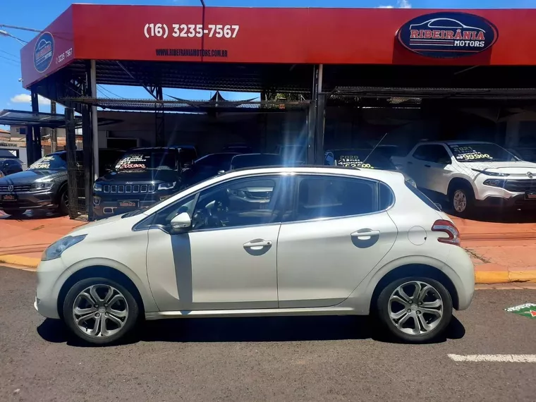 Peugeot 208 Branco 8