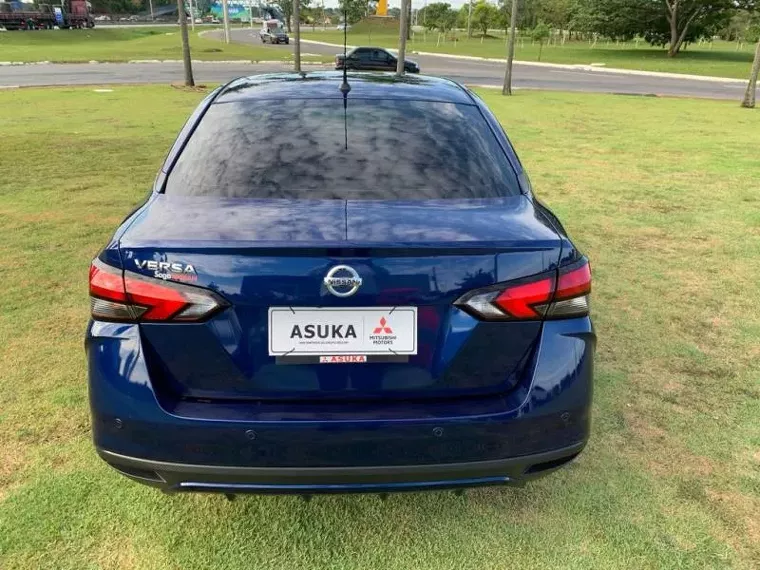 Nissan Versa Azul 10