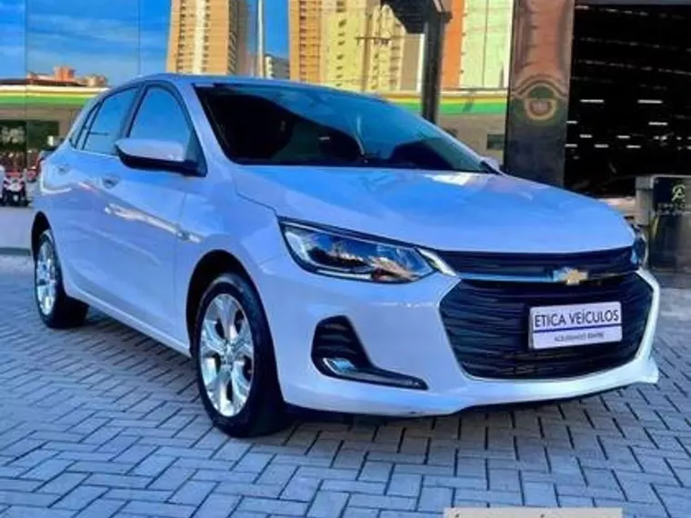 Chevrolet Onix Branco 2