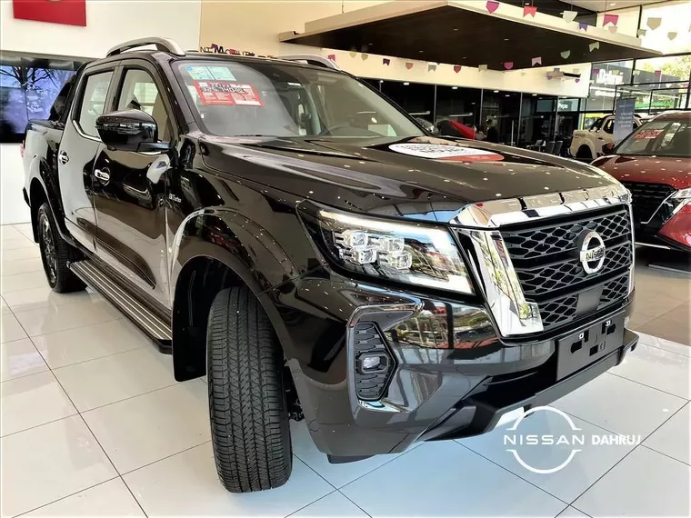 Nissan Frontier Preto 1