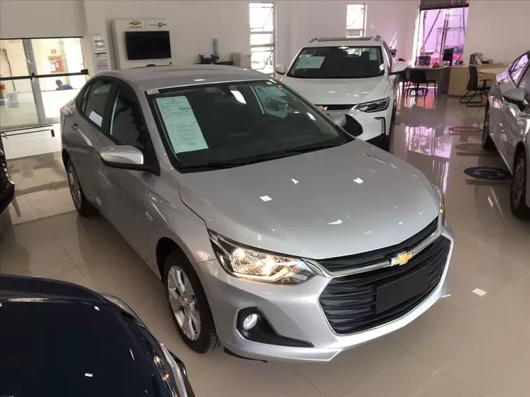 Chevrolet Onix Prata 4