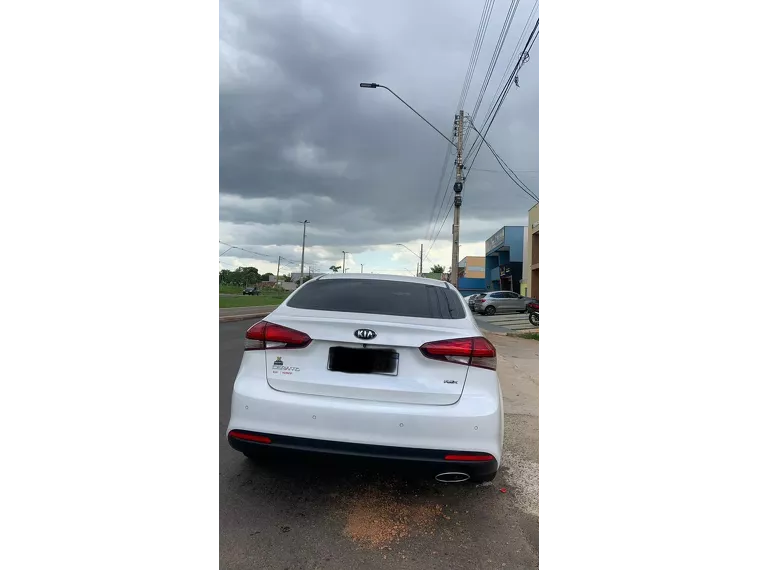 KIA Cerato Branco 3