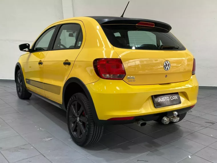 Volkswagen Gol Amarelo 1