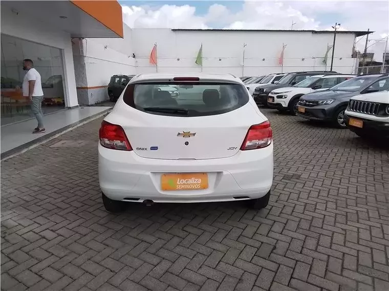 Chevrolet Onix Branco 5