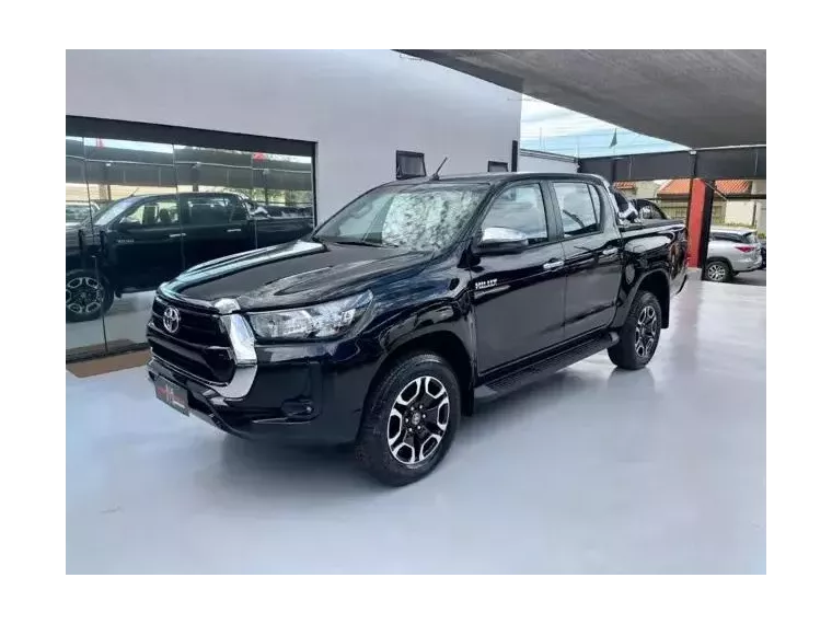 Toyota Hilux Preto 4