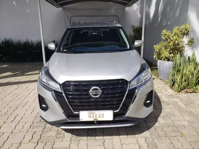 Nissan Kicks Prata 7