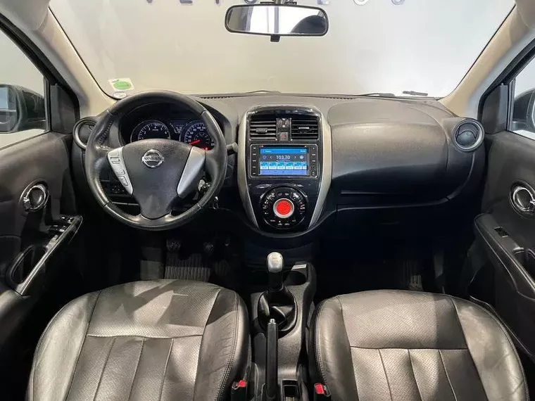 Nissan Versa Preto 5