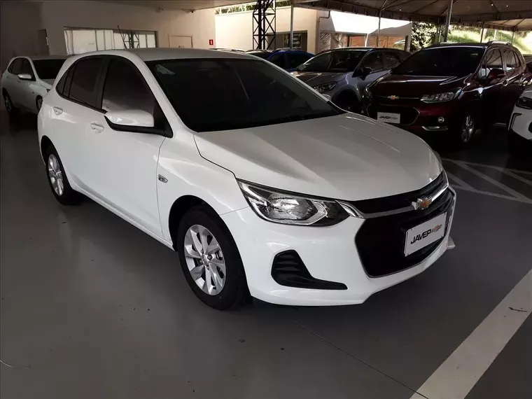 Chevrolet Onix Branco 6