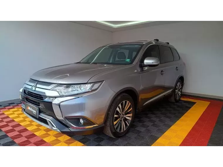 Mitsubishi Outlander Cinza 3