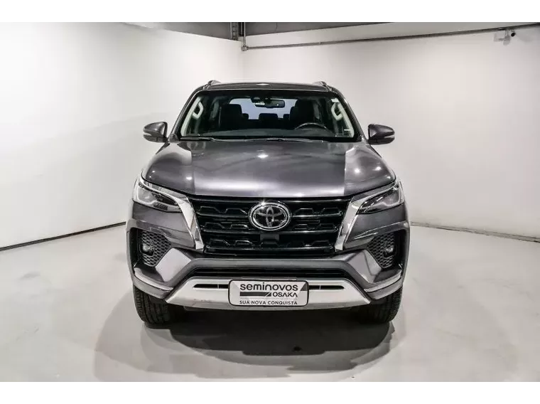 Toyota Hilux SW4 Cinza 18