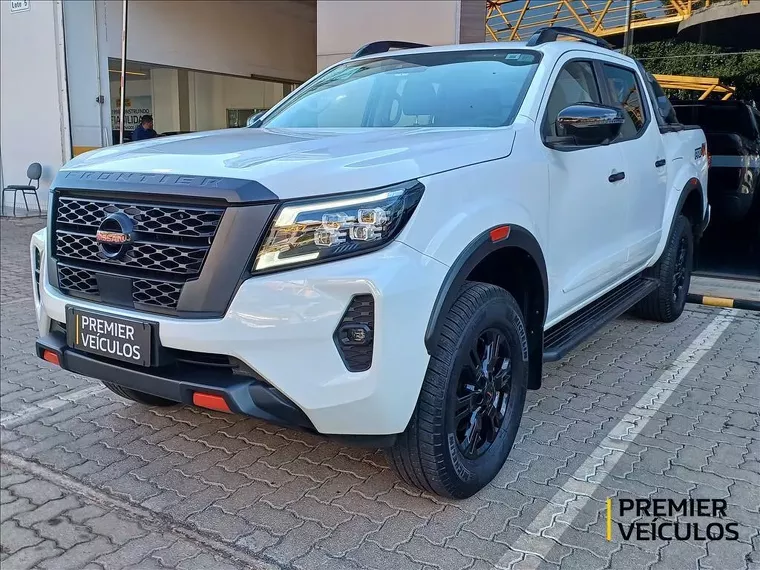 Nissan Frontier Branco 7