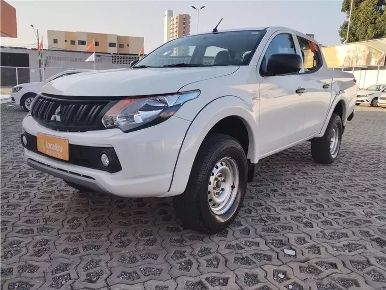 Mitsubishi L200 Triton Branco 6