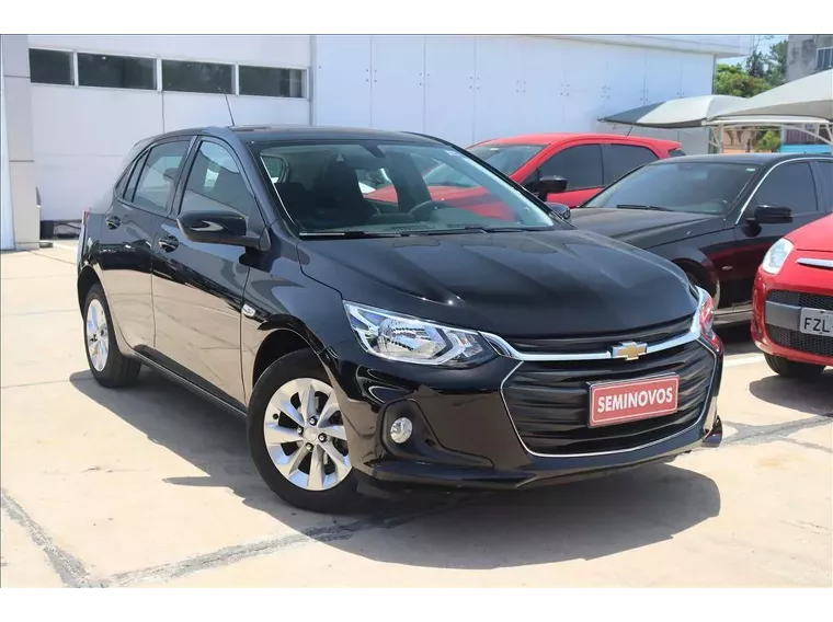 Chevrolet Onix Preto 6