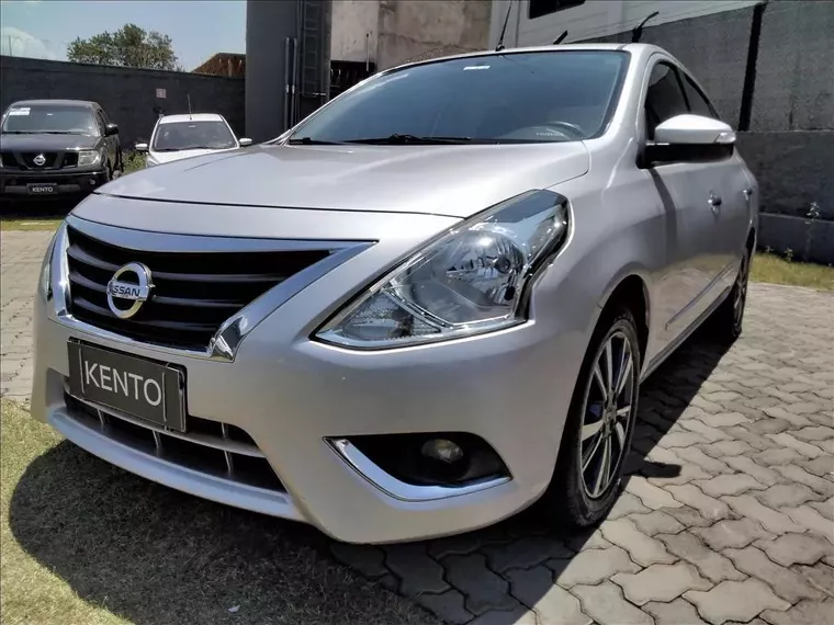 Nissan Versa Prata 1