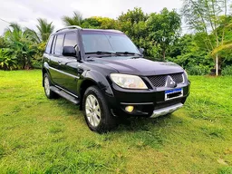 Mitsubishi Pajero TR4