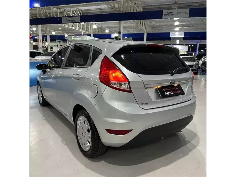 Ford Fiesta Prata 14