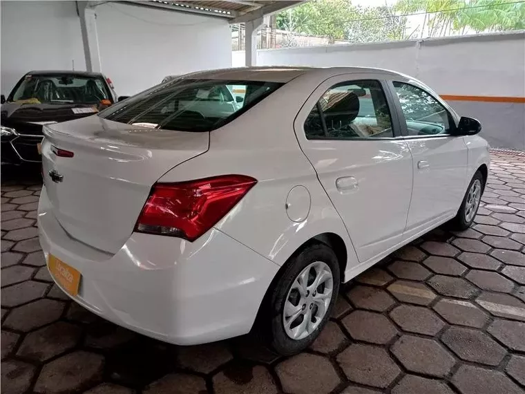 Chevrolet Onix Branco 9