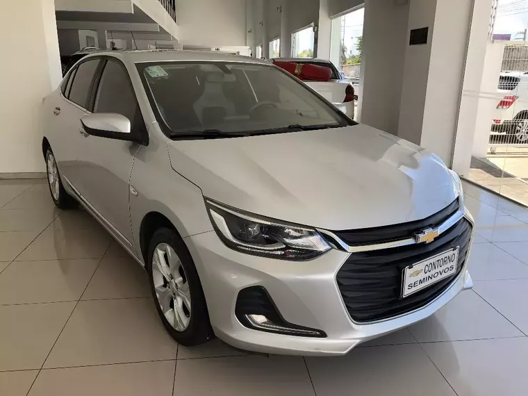 Chevrolet Onix Prata 5