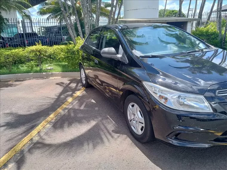 Chevrolet Onix Preto 10