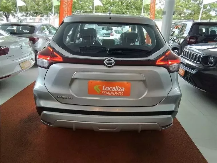 Nissan Kicks Prata 7