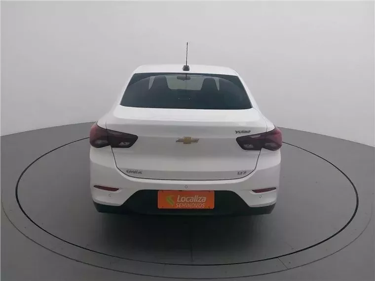 Chevrolet Onix Branco 12