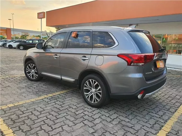 Mitsubishi Outlander Cinza 1