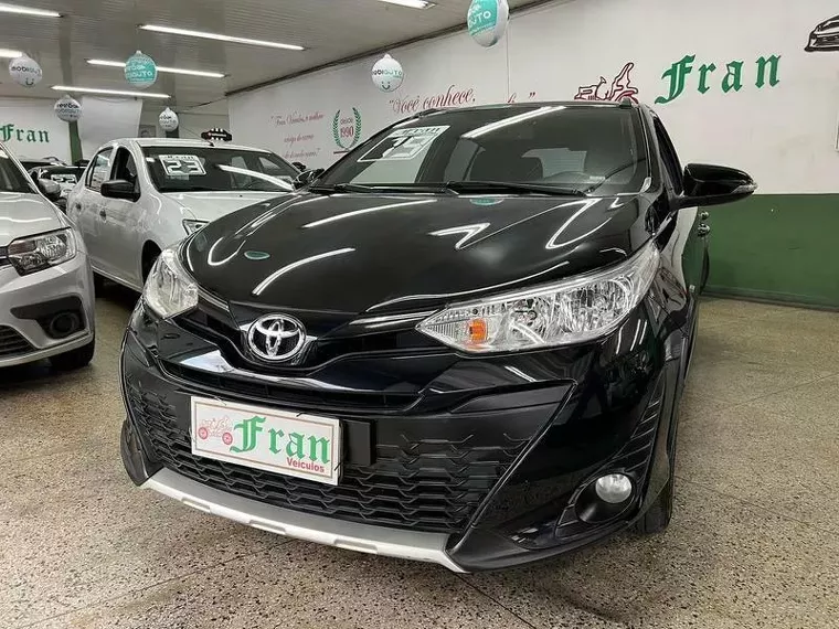 Toyota Yaris Preto 5