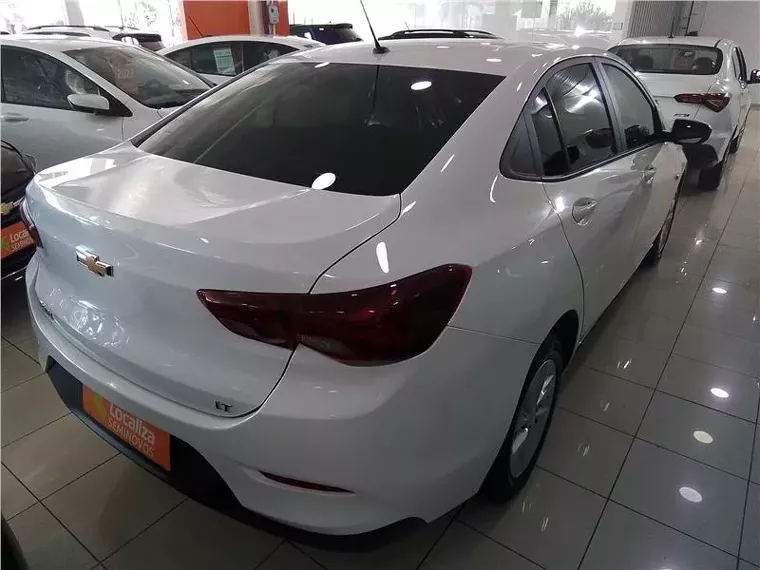 Chevrolet Onix Branco 9