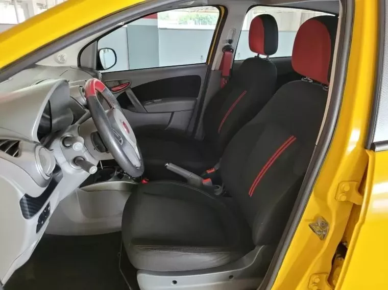 Fiat Palio Amarelo 16