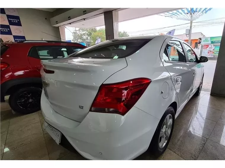 Chevrolet Prisma Branco 9