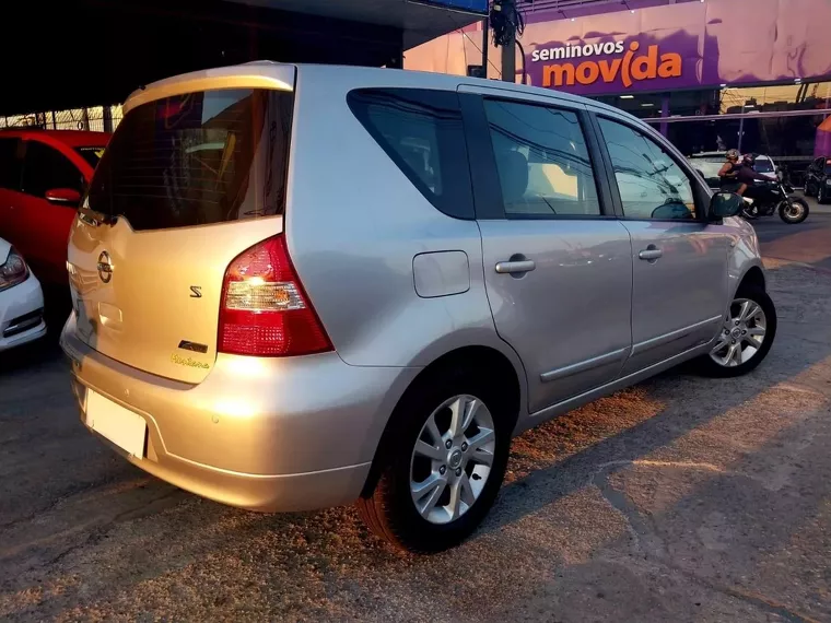 Nissan Grand Livina Prata 12