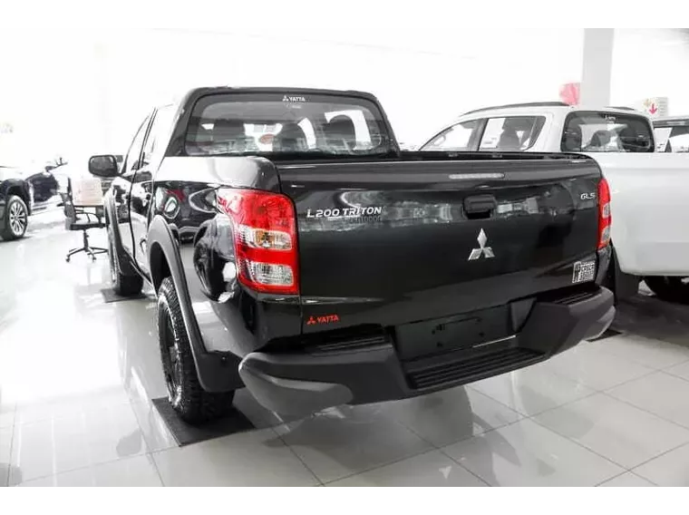 Mitsubishi L200 Triton Preto 7