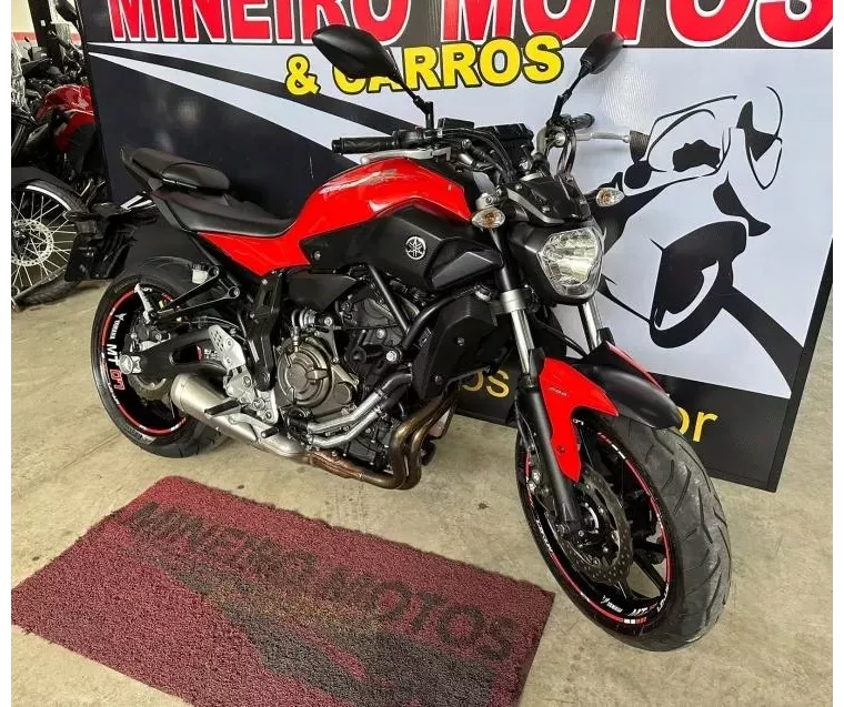 Yamaha MT-07 Vermelho 3