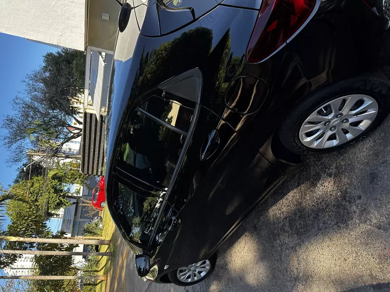 Chevrolet Onix Preto 13