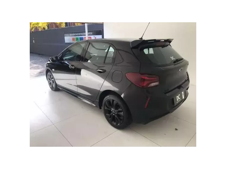 Chevrolet Onix Preto 11