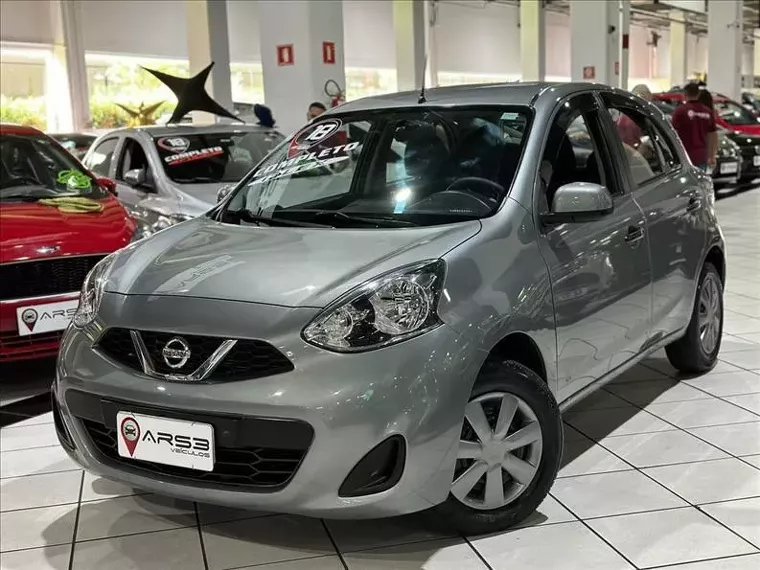 Nissan March Cinza 1