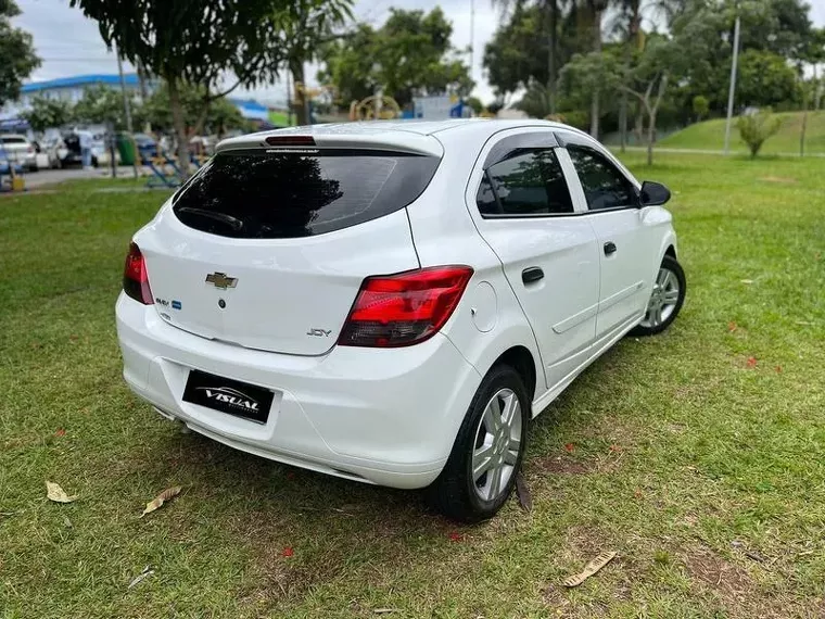 Chevrolet Onix Branco 6