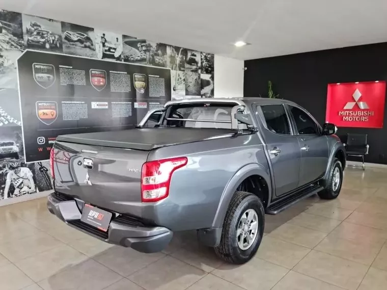 Mitsubishi L200 Triton Cinza 13