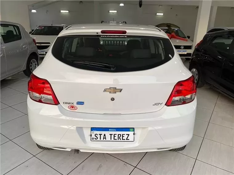 Chevrolet Onix Branco 2