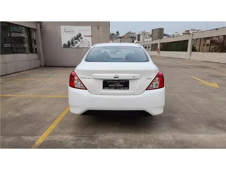 Nissan Versa Branco 5