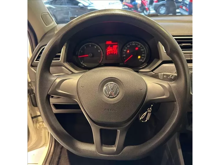 Volkswagen Voyage Branco 16