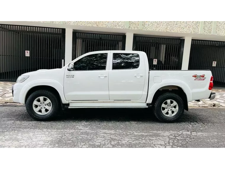 Toyota Hilux Branco 12