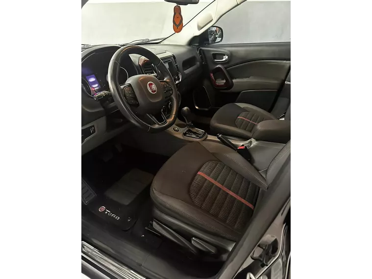 Fiat Toro Preto 12